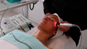 RF behandeling gezicht Infraroodtherapie Led-en chromotherapie