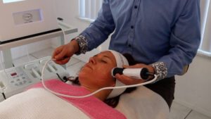 mesotherapie huidverjongende en verstevigende behandeling Wat doet microdermabrassie