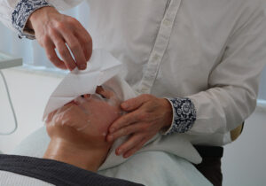 Vliesmasker voor het gezicht van all about beauty skin flooding wat doet een masker collageenmasker